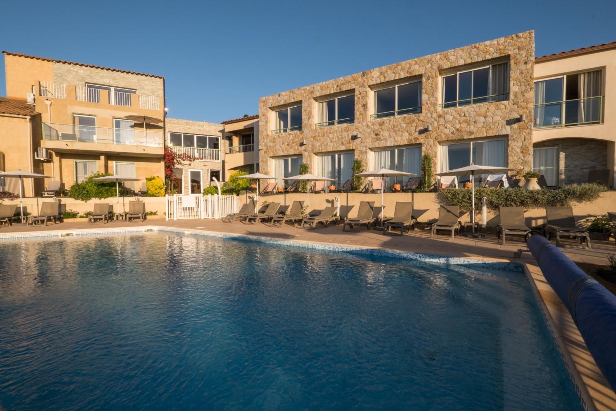 Hotel Funtana Marina Л'Іль-Русс Екстер'єр фото