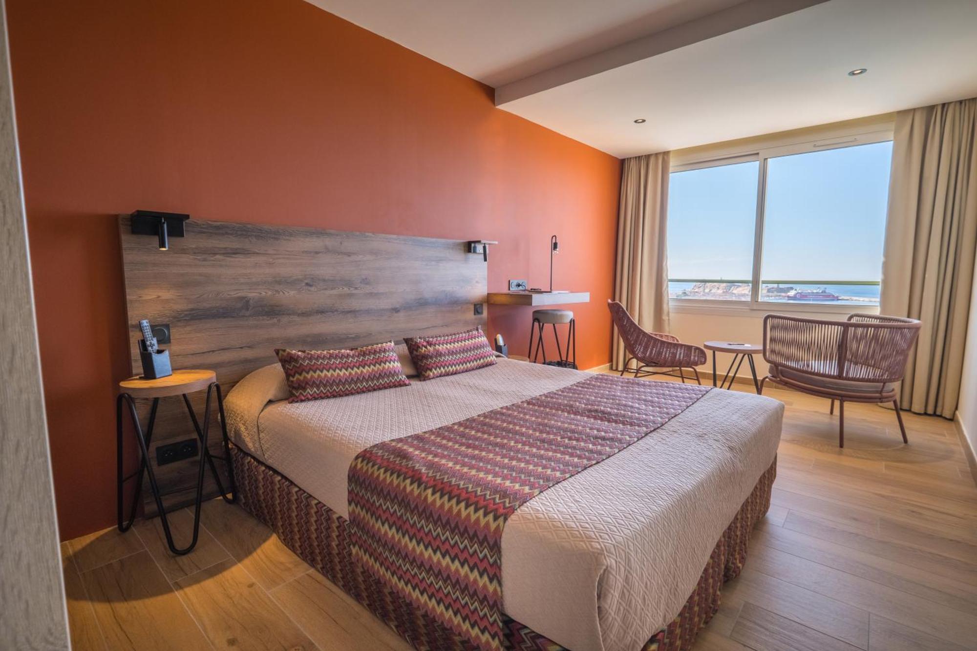 Hotel Funtana Marina Л'Іль-Русс Екстер'єр фото